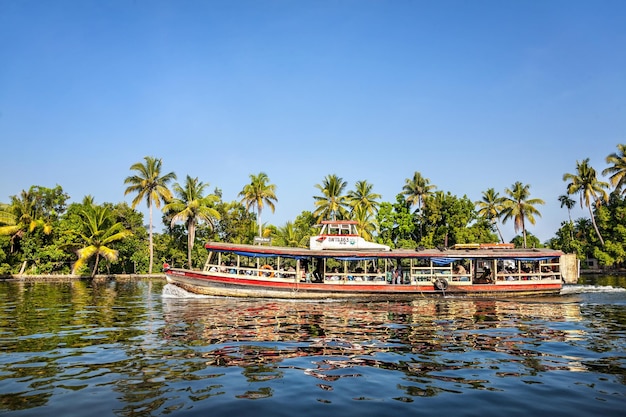 Aquabus an Backwaters