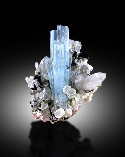 Aquamarine Vary Beryl con cuarzo y muestra de mineral de mica de Skardu Pakistán