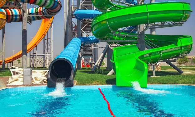 Aquapark-Slider mit Pool