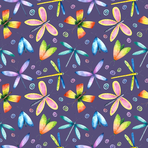 Aquarela borboleta brilhante, libélula, padrão sem emenda de traça em fundo violeta. Insetos voadores coloridos repetem a impressão. Fundo entomológico.