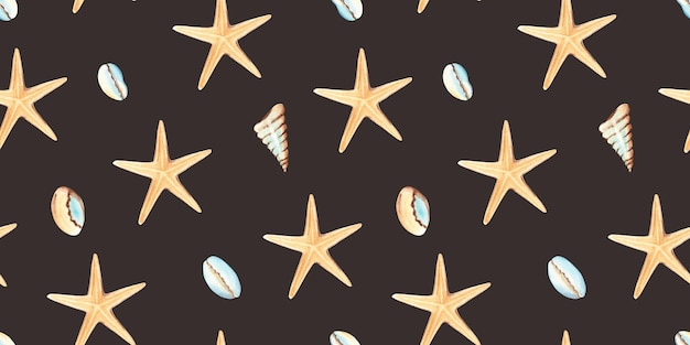 Aquarela bajo el mar patrón sin costuras dibujado a mano con estrellas de mar y conchas marinas sobre fondo negro