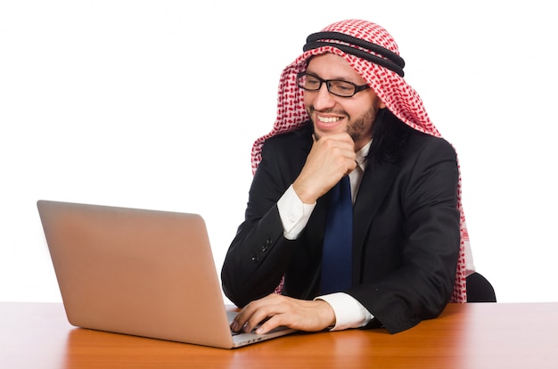 Arabischer Geschäftsmann mit Computer