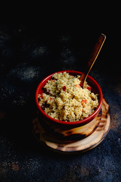 Arabischer vegetarischer Salat mit Couscous