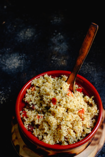 Arabischer vegetarischer Salat mit Couscous