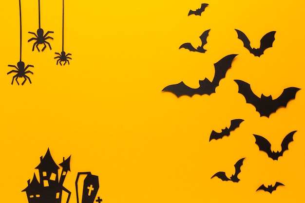 Foto arañas de halloween y murciélagos con fondo naranja