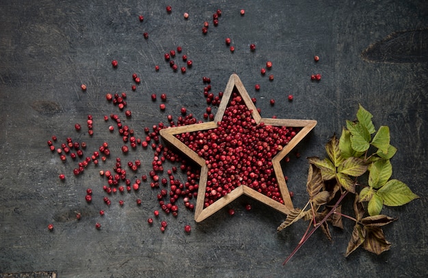 Arándanos y decoración en forma de estrella.