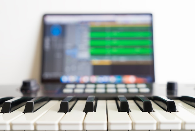 Arbeiten an Musik-Anwendung mit Music Keyboard