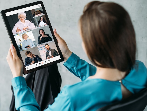 Arbeiten Sie mit dem Videoanruf-Business-Team für virtuelle Konferenzen