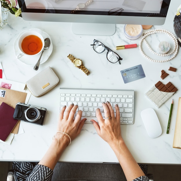 Arbeitendes Workspace Womanism weibliches Mädchen-Konzept