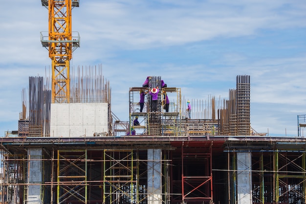 Arbeiter arbeiten auf der Baustelle