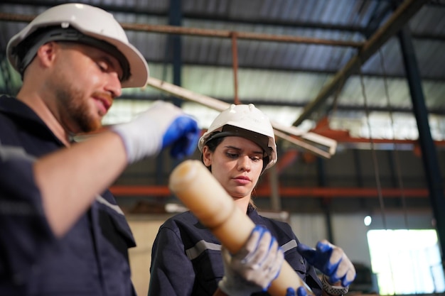 Foto arbeiter in der metallindustrie