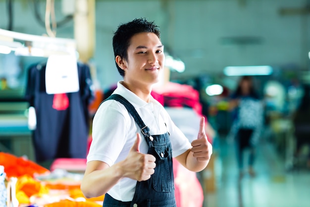 Arbeitskraft in einer chinesischen Kleiderfabrik