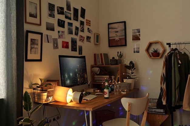 Arbeitsplatz des modernen Home-Office-Managers