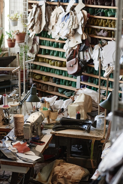 Arbeitsplatz des Schneiders in der Fabrik