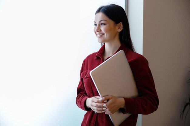 Arbeitsprozess in einem modernen Büro