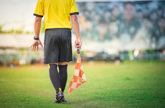 Foto Árbitro asistente de fútbol o fútbol