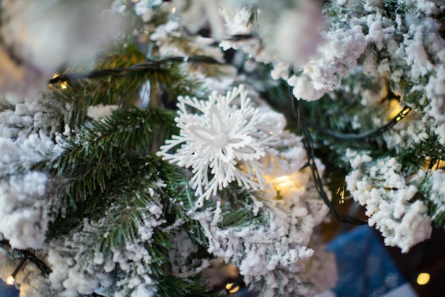 arbol de navidad con adornos