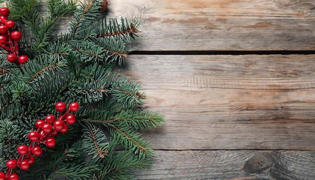 Un árbol de navidad con un árbol de navidad en él