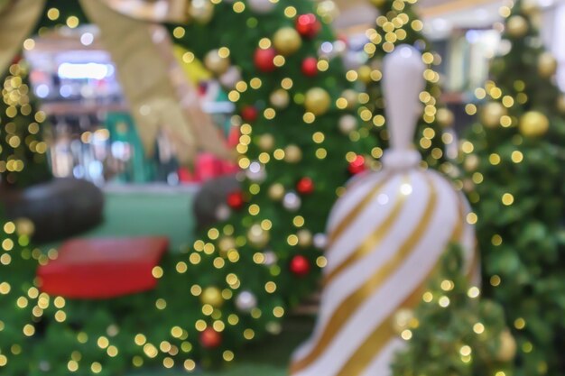 Foto Árbol de navidad borroso abstracto con fondo de luz bokeh