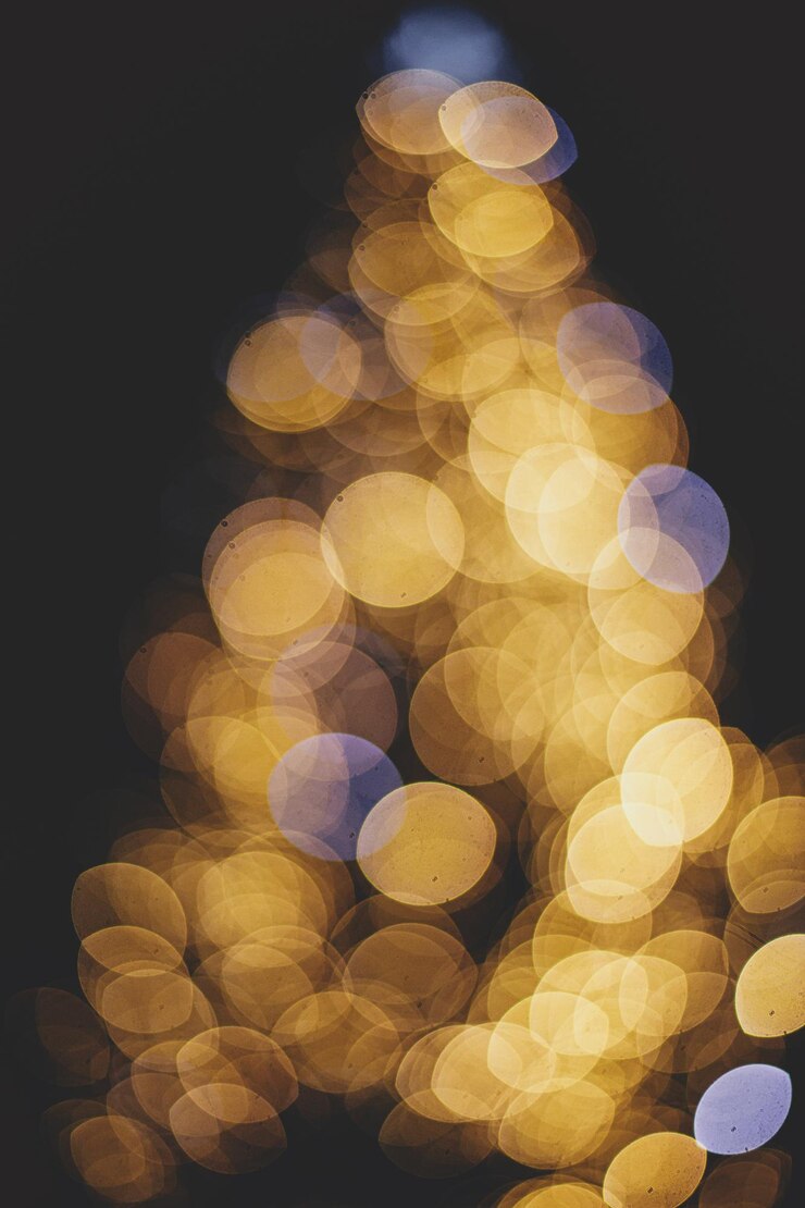Foto árbol de navidad borroso luces festivas doradas en la noche iluminación abstracta del árbol de navidad bokeh vacaciones de invierno atmosféricas feliz navidad y felices fiestas