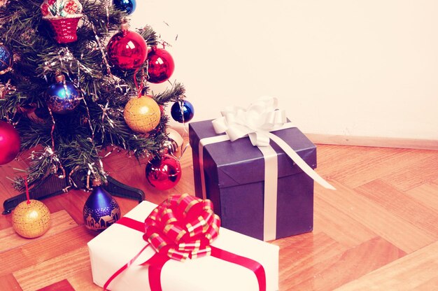 Foto Árbol de navidad en caja