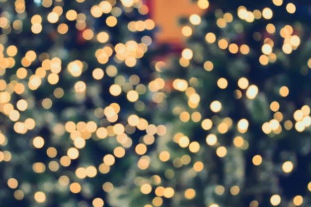 Árbol de Navidad con fondo claro Bokeh