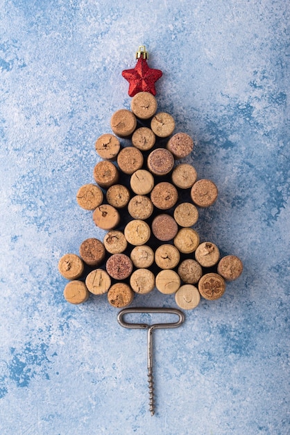 Arbol de navidad hecho con corchos de vino