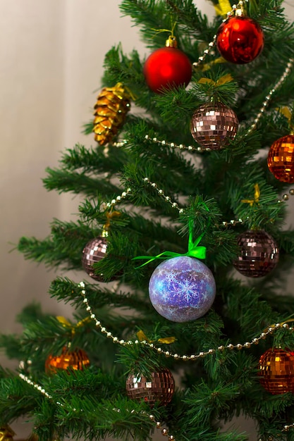 Arbol de navidad con juguetes