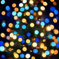 Foto un árbol de navidad con luces y un árbol de navidad en el fondo