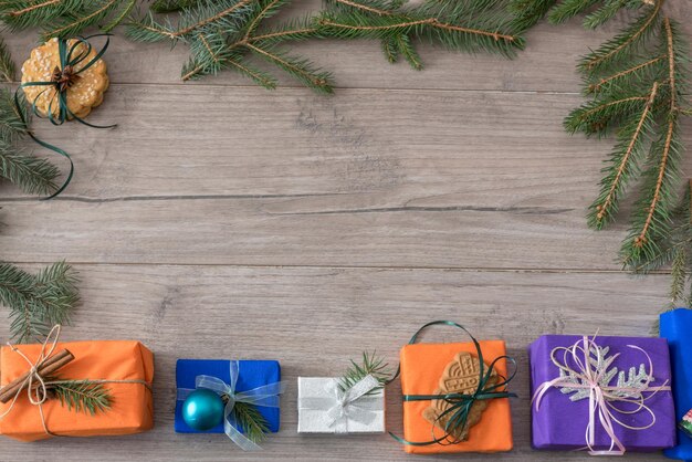 Foto Árbol de navidad en la mesa