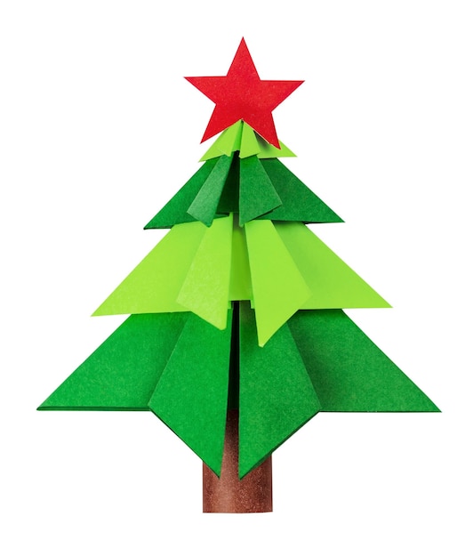 Árbol de Navidad de origami verde aislado sobre fondo blanco.