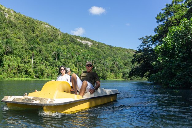 Arboleda Matanzas, paseo en bote por el río yumuri, imágenes de todo el lugar