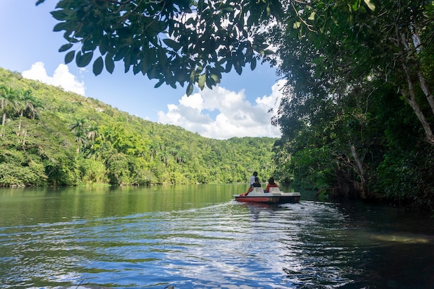 Arboleda Matanzas, paseo en bote por el río yumuri, imágenes de todo el lugar