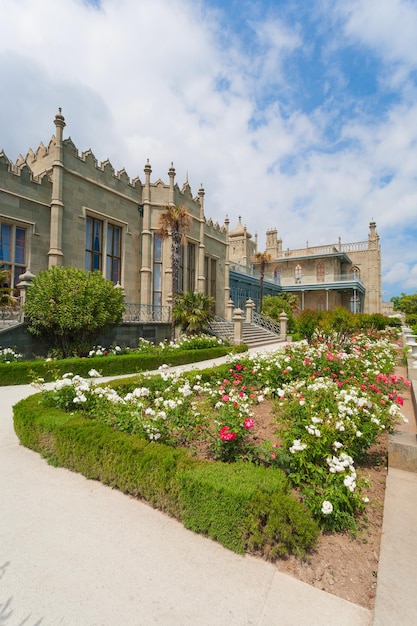 Arbustos y montañas del palacio de Vorontsov