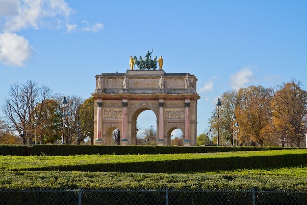 Arc de Triomphe du Carrousel en el jardín de las Tullerías, París, Francia