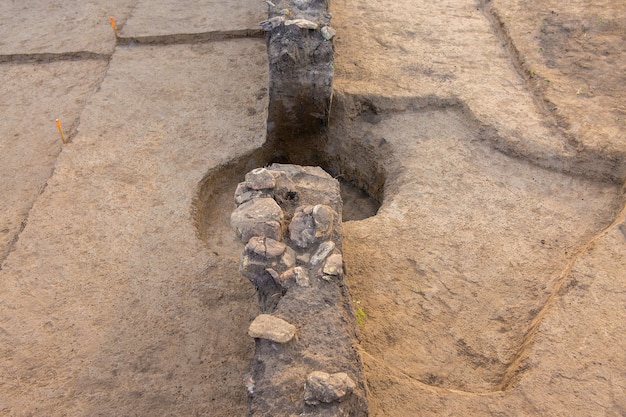 Archäologische ausgrabungen, reste der siedlung, fossilien der skythen