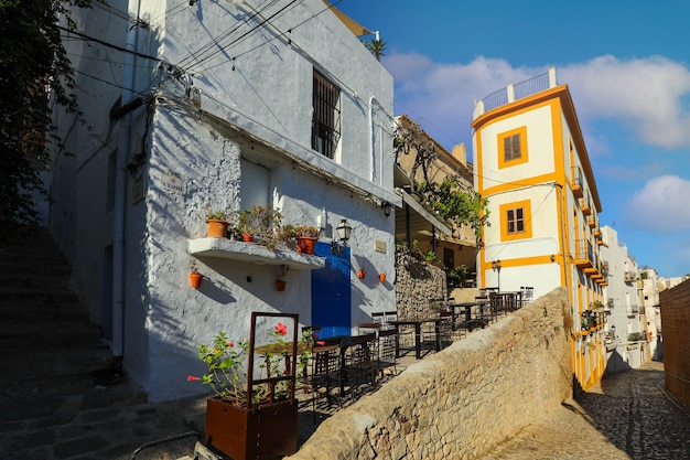 Architektur in der Altstadt von Eivissa auf der Insel Ibiza, Spanien. Mediterraner Stil.