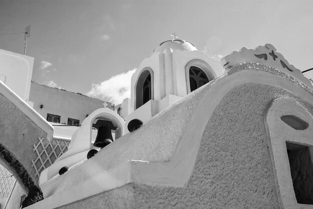 Architektur und Gebäude Glockenturm der griechischen Kirche in Oia Santorini Griechenland