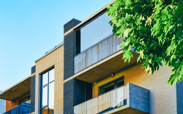 Architekturkonzept für Mehrfamilienhäuser. Wohnhaus und Heim.