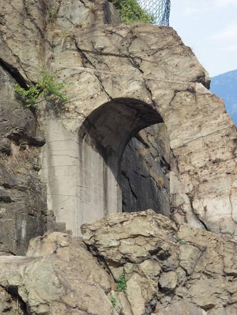 Arco de la antigua calzada romana en Donnas