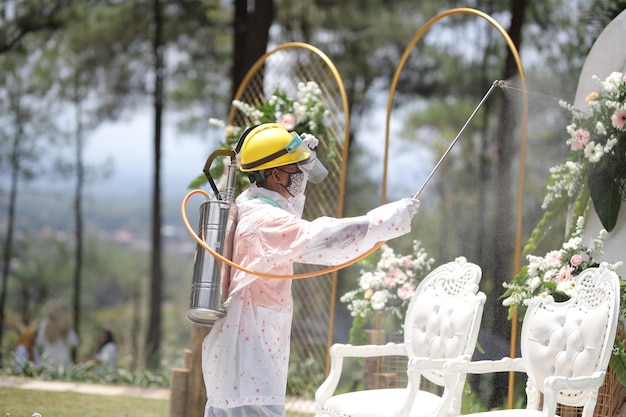 Arco de boda, boda, momento de boda, decoraciones de boda, flores, sillas, ceremonia al aire libre