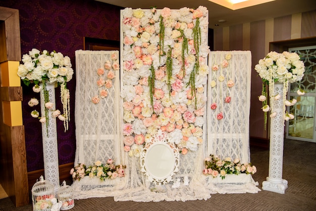 Arco de boda hermosos colores naturales.