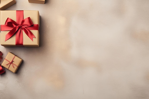 Arco de cinta beige en caja de regalo de papel kraft sobre grandes pañuelos brillantes en un fondo beige aislado