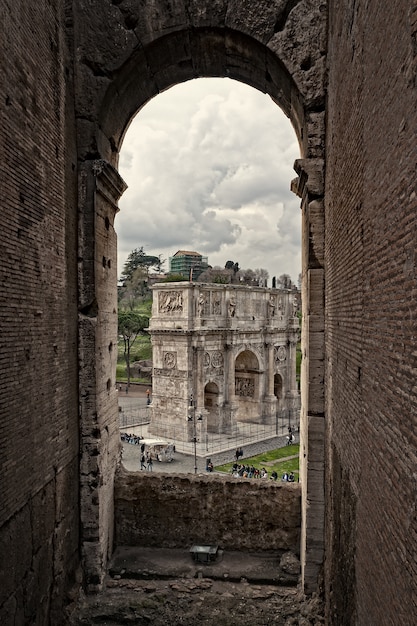 Arco de Constantino visto desde el Coliseo