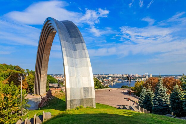 Arco da Amizade dos Povos em Kiev Ucrânia