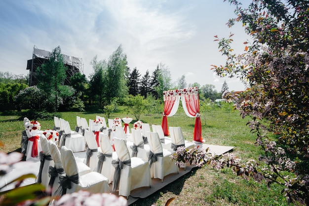 Arco de casamento decorado moderno, para cerimônia de casamento. Decoração, casamento.