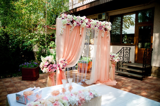 Arco de casamento rosa