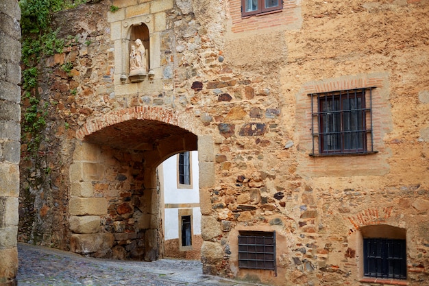 Arco de Santa Ana arco em Cáceres da Espanha