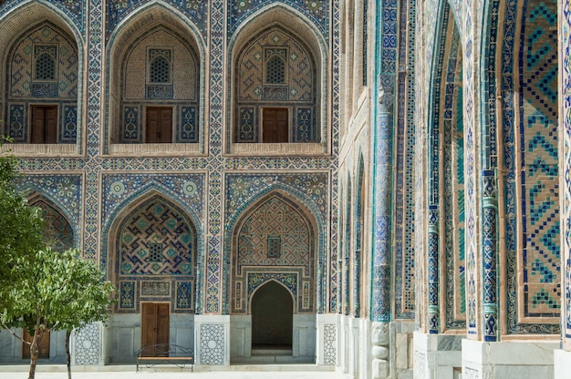 El arco y el diseño exterior del antiguo Registán en Samarcanda Arquitectura antigua de Asia