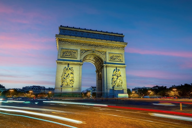 Arco do Triunfo no centro de Paris